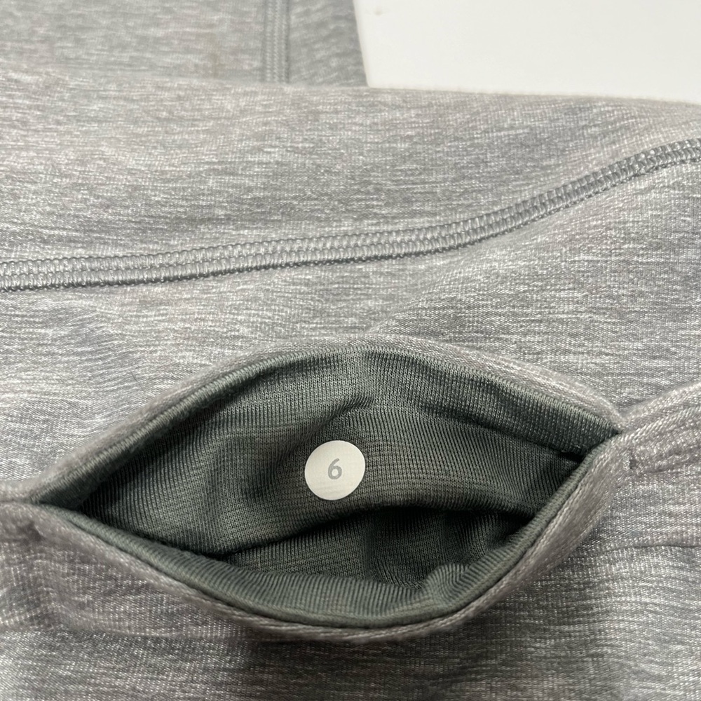 Lululemon Grey Size 6 Women’s Short Leggings, waist 28”, inseam 23”, length - Picture 3 of 14